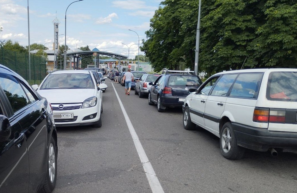 Авто с белорусскими номерами пока будут ездить в Латвии