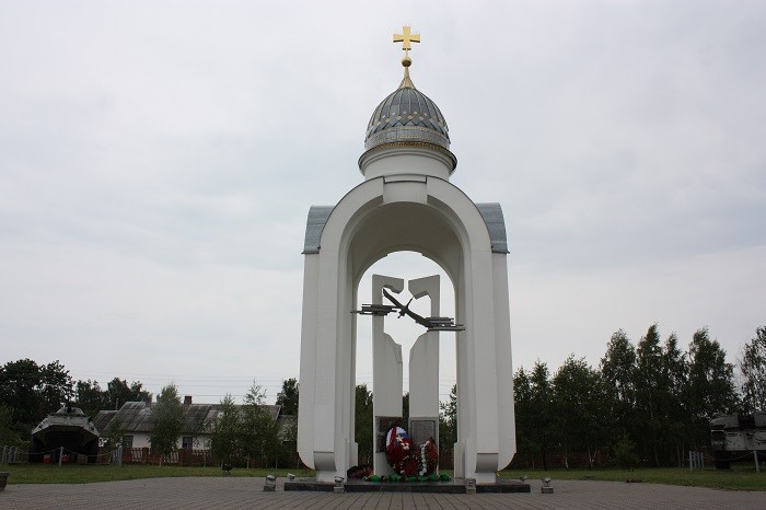 Памятник-часовня в Берёзе