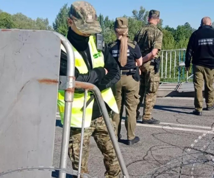 На белорусско-польской границе в Бресте перекрывали движение