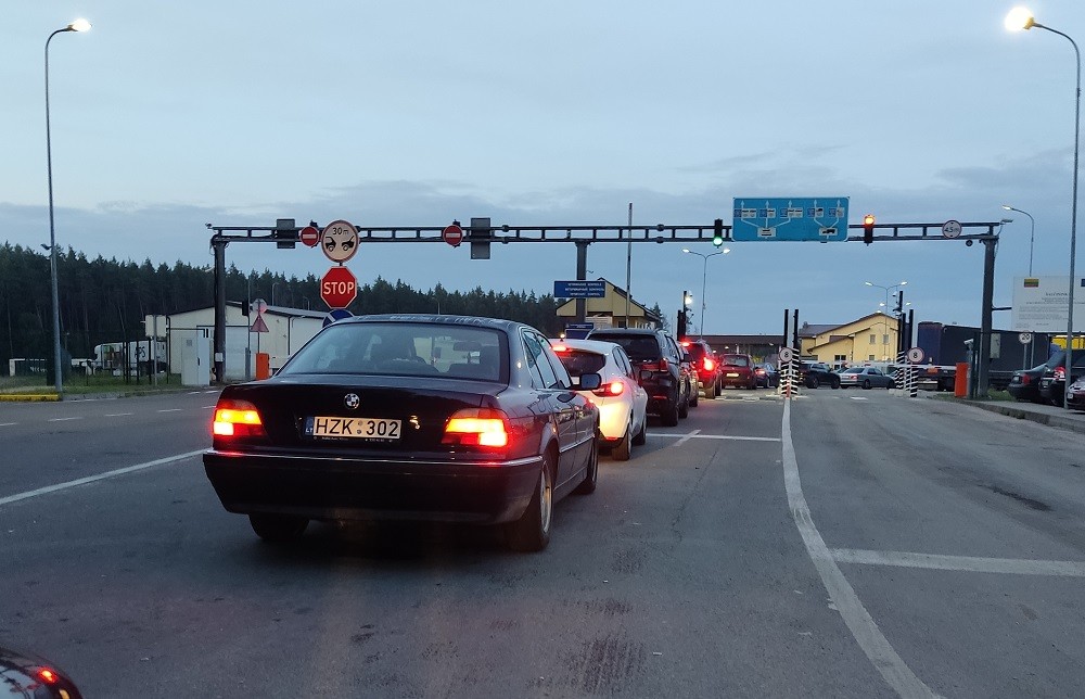 Если в Литву нельзя на автомобиле на белорусских номерах, то ездить можно на литовских